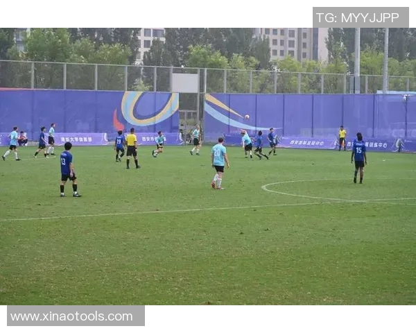 足球巨星为梦想燃尽一生，牺牲与荣耀交织成永恒传奇